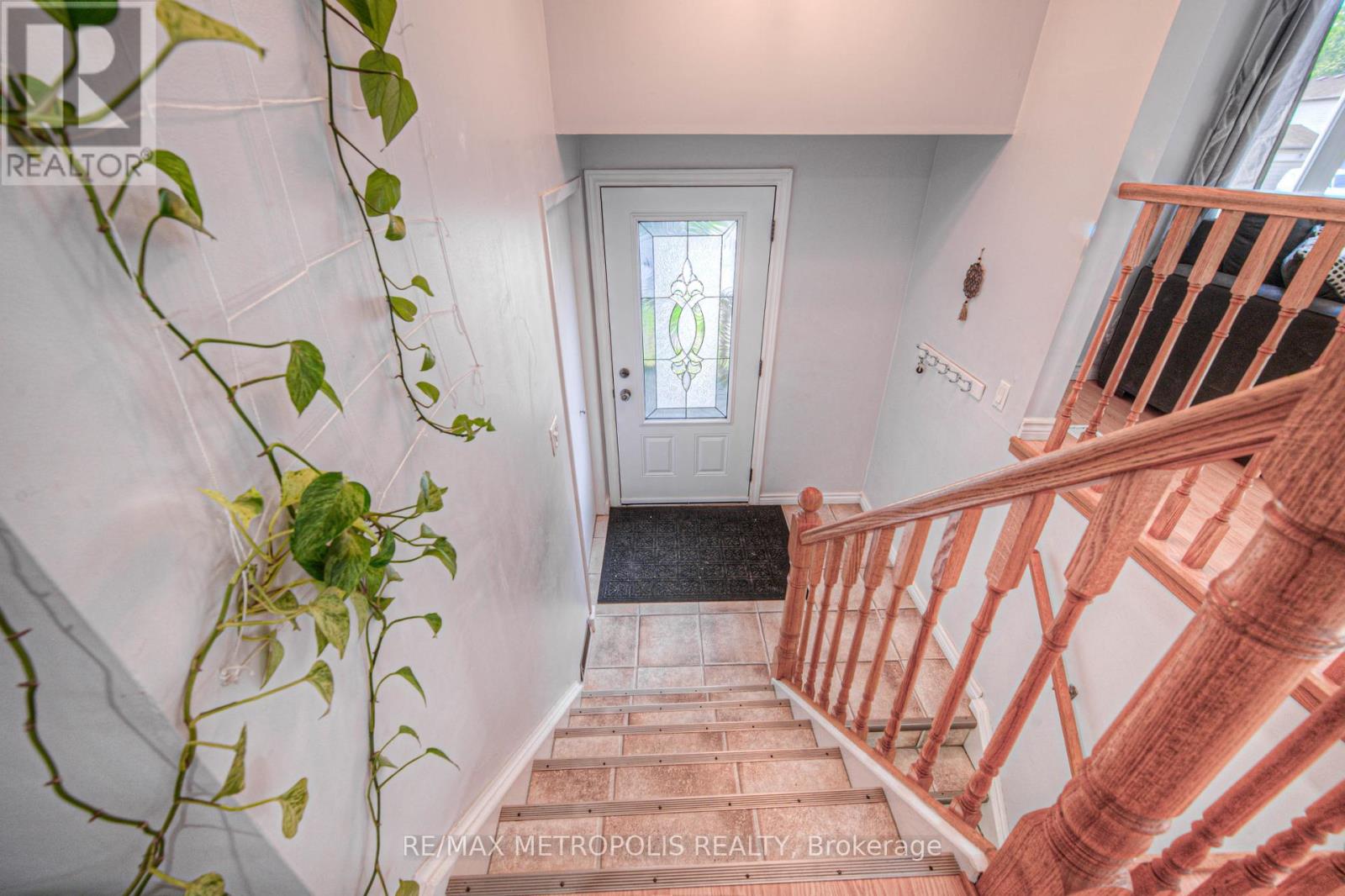 Photo 10 of 735 Elgin Street N, Cambridge ON