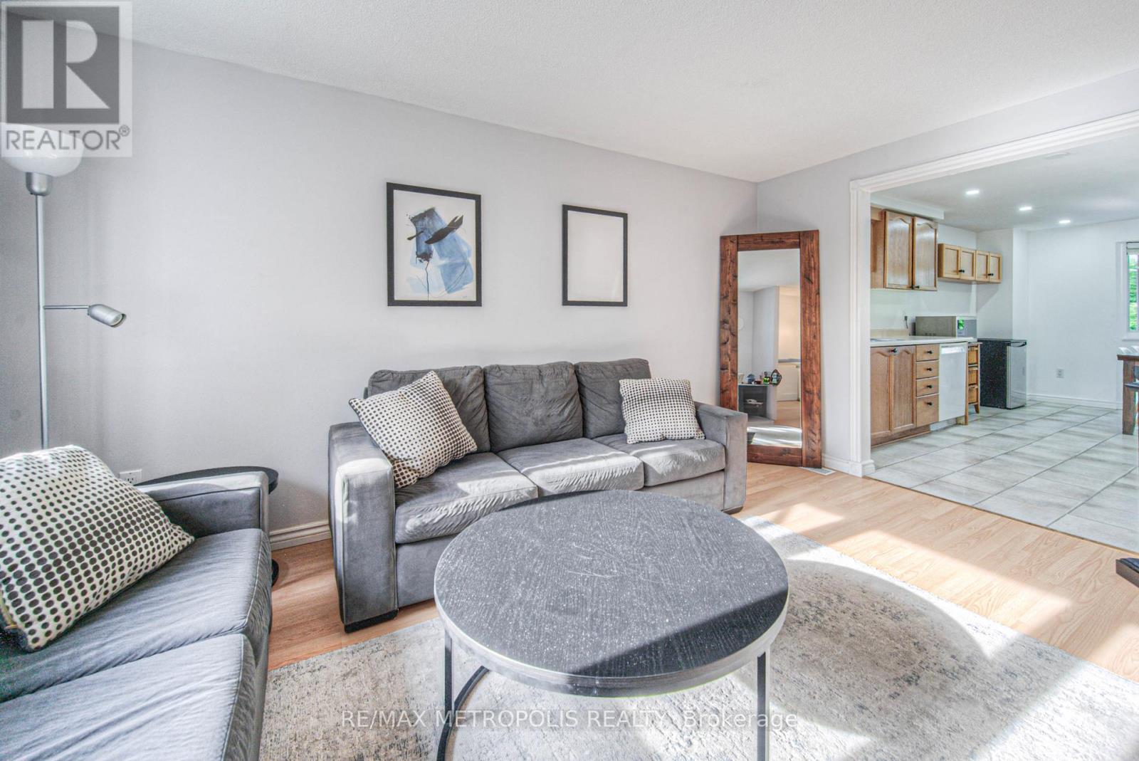 Photo 9 of 735 Elgin Street N, Cambridge ON