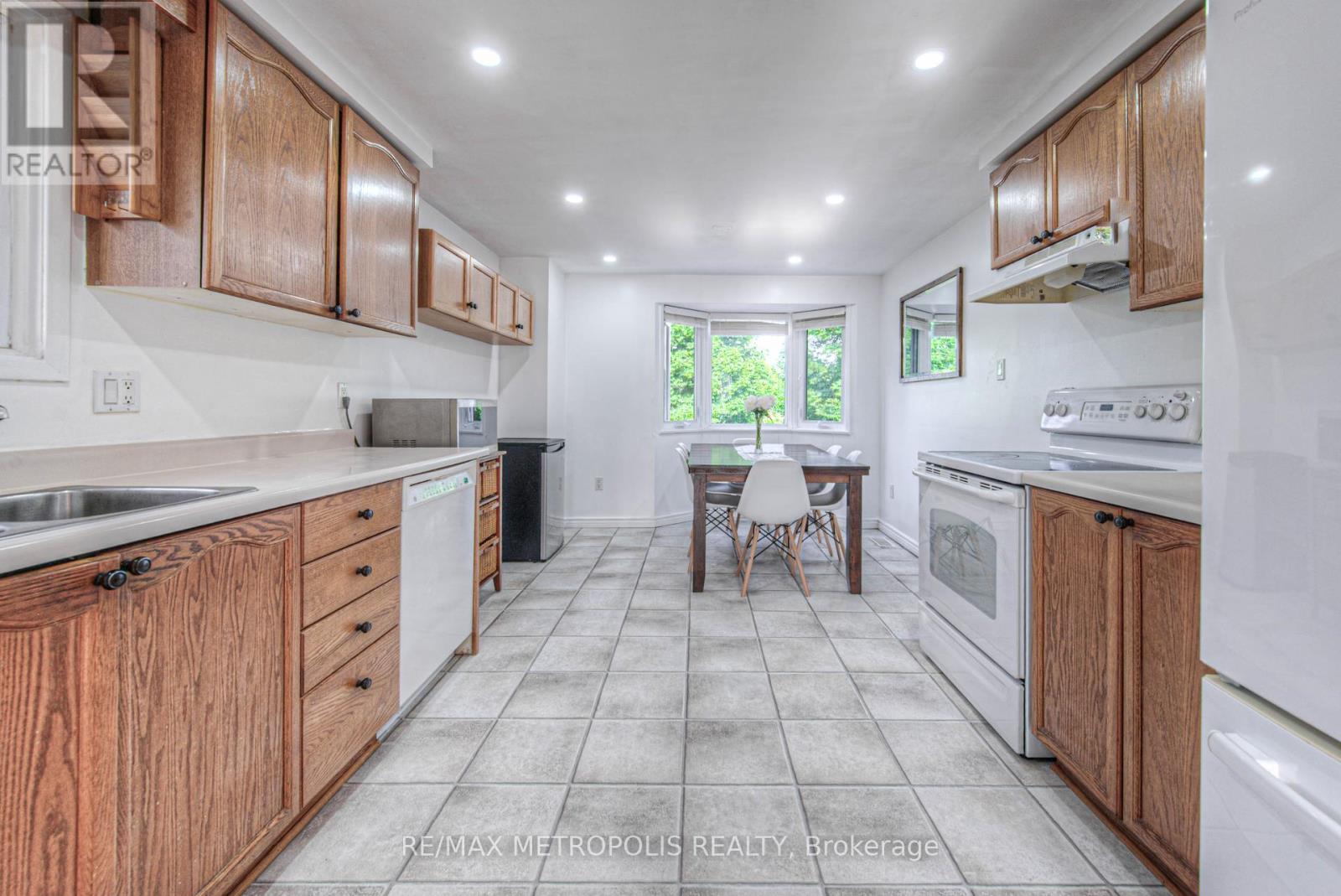 Photo 28 of 735 Elgin Street N, Cambridge ON