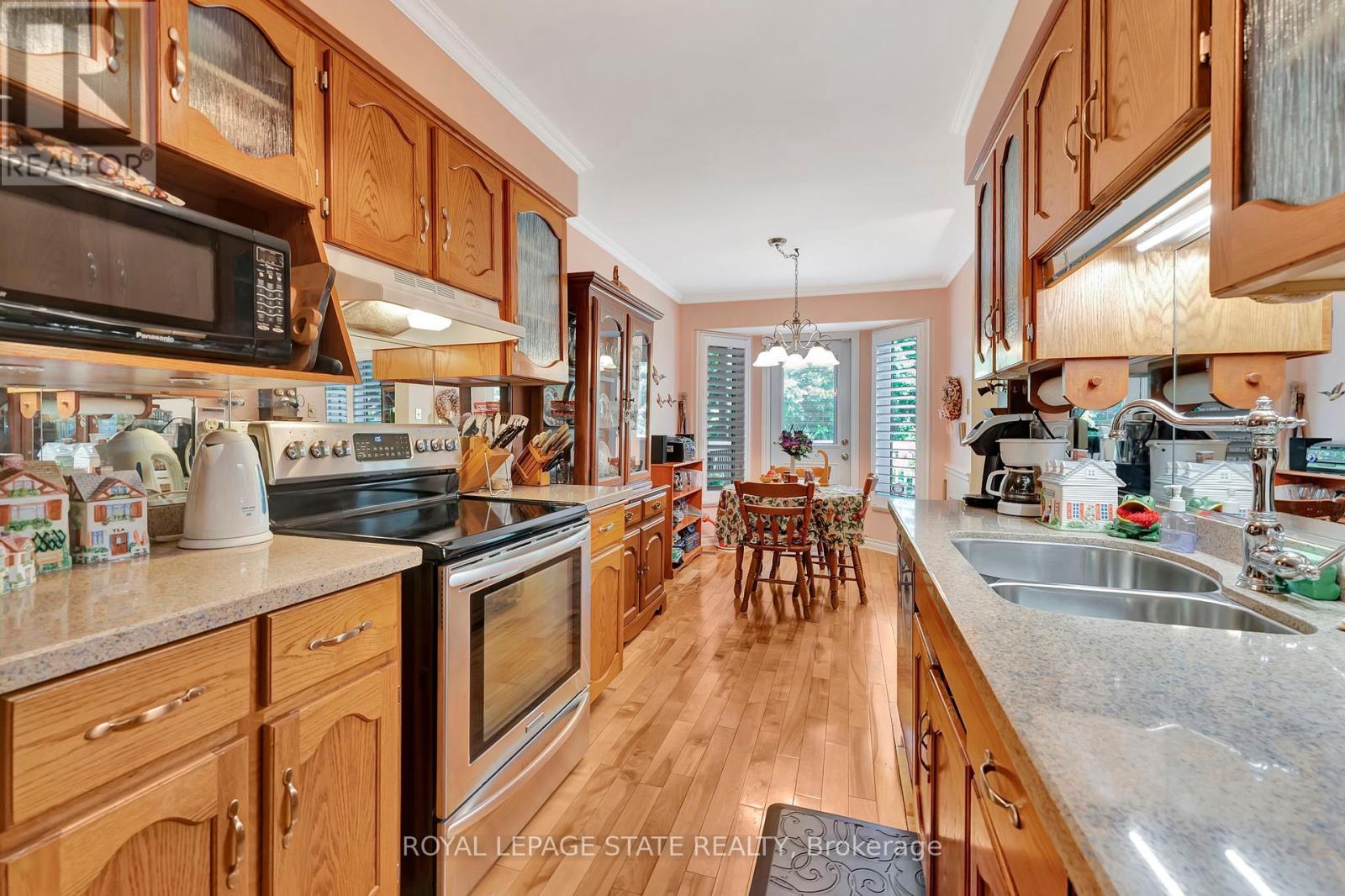 Photo 1 of 12 30 Osler Drive, Hamilton ON