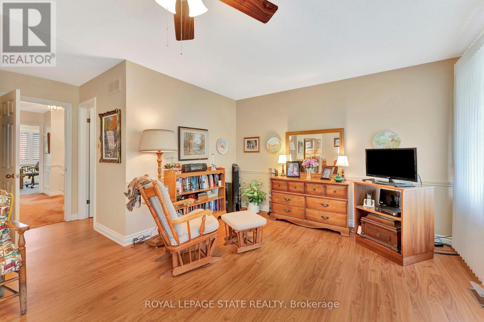 Photo 6 of 12 30 Osler Drive, Hamilton ON