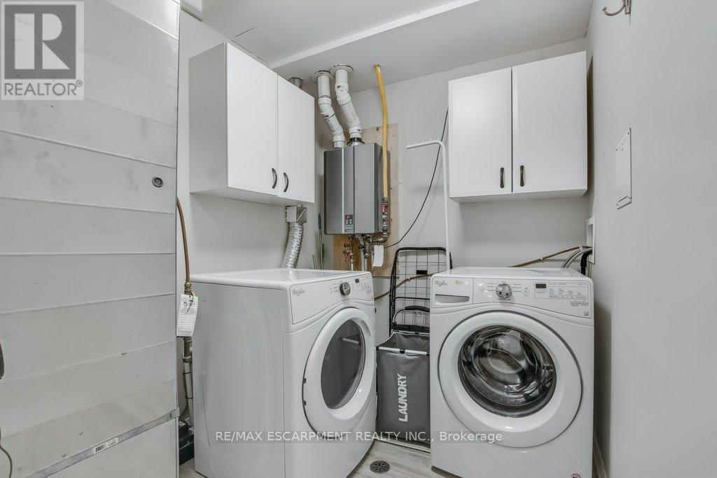 Photo 24 of 33 Szollosy Circle, Hamilton ON