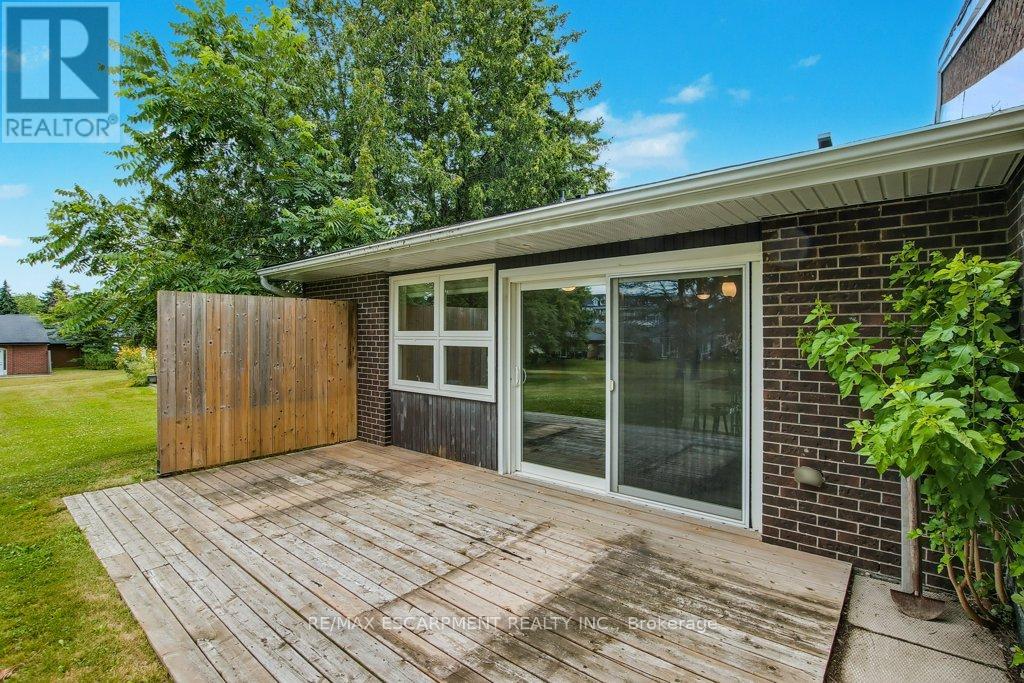 Photo 26 of 33 Szollosy Circle, Hamilton ON