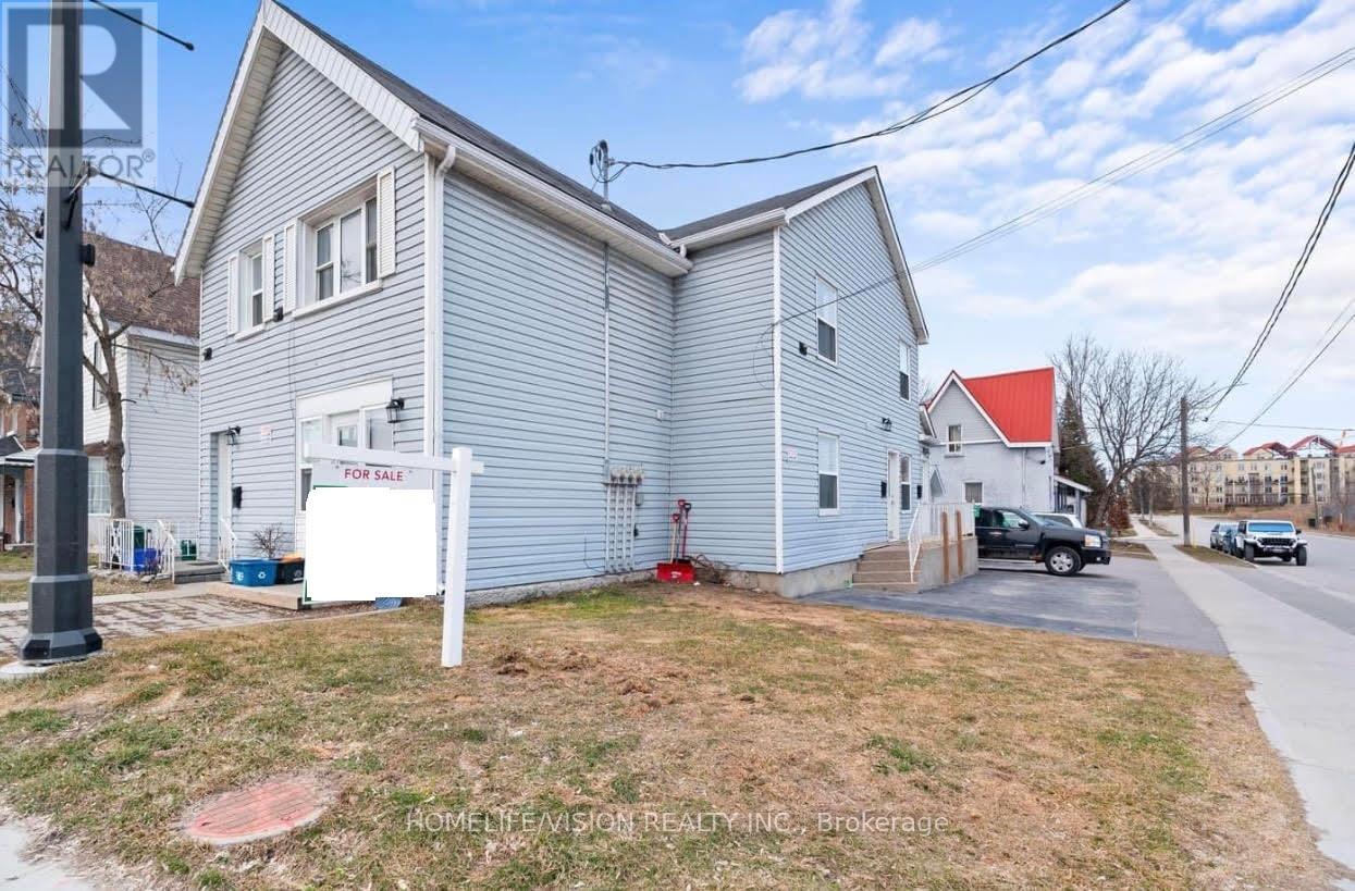 Photo 7 of 78 Front Street S, Orillia ON