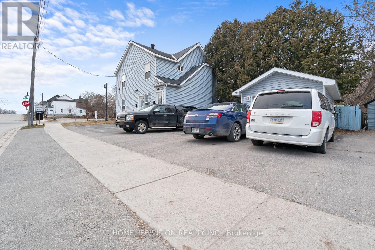 Photo 13 of 78 Front Street S, Orillia ON