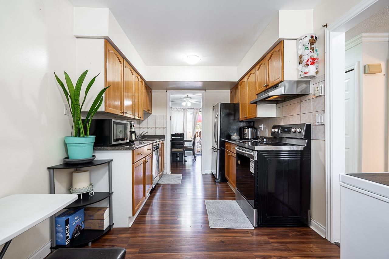 Photo 8 of 51 13990 74 Avenue, Surrey BC