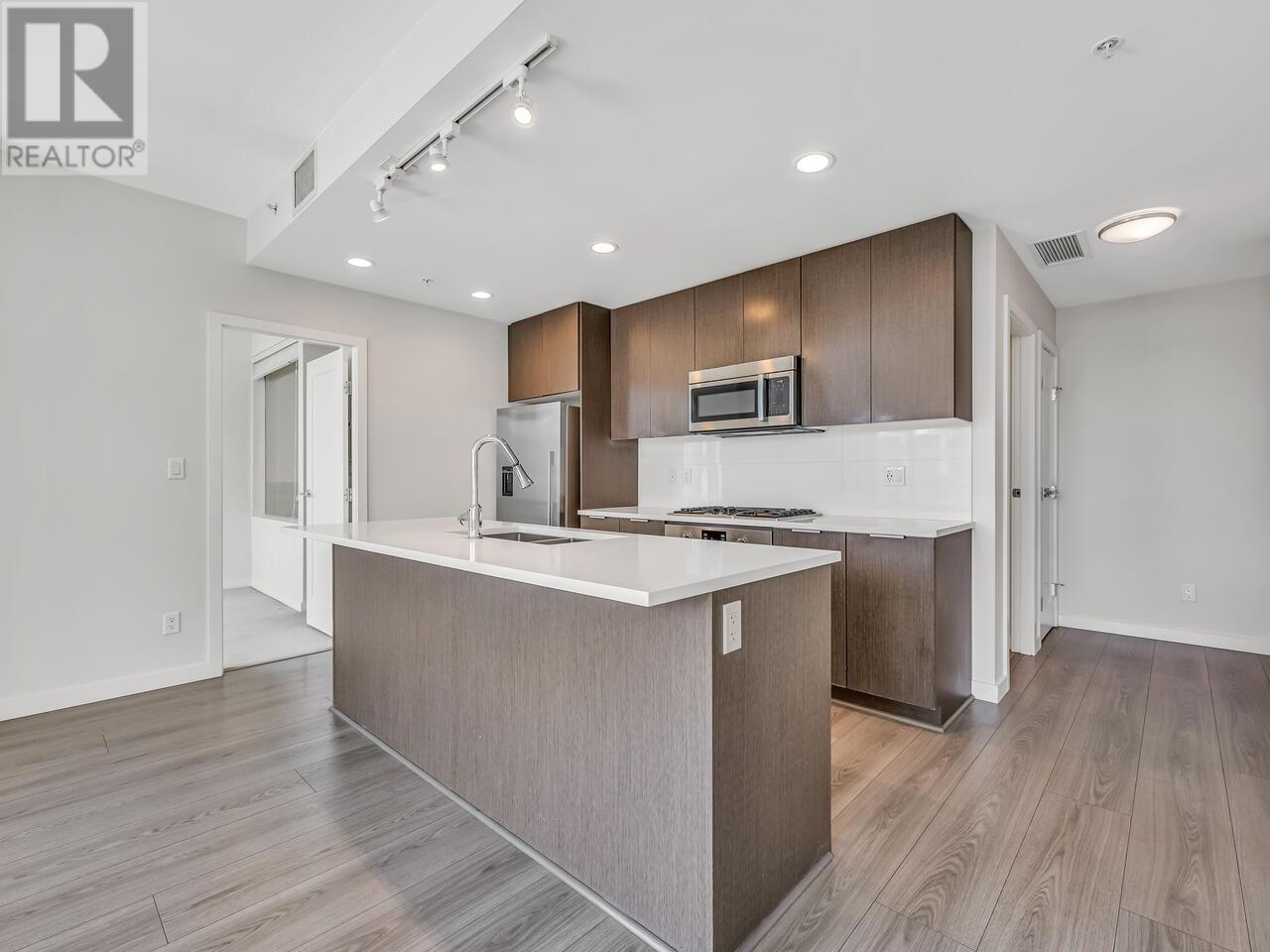 Photo 10 of 816 8688 Hazelbridge Way, Richmond BC