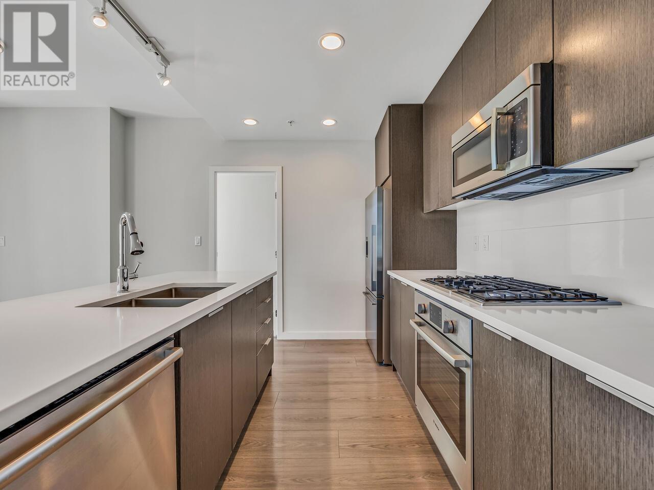 Photo 9 of 816 8688 Hazelbridge Way, Richmond BC