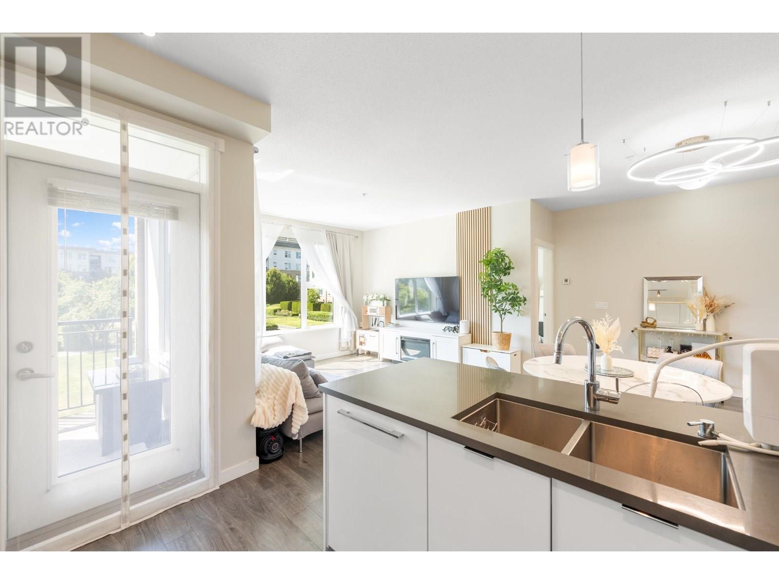 Photo 14 of 215 9388 Tomicki Avenue, Richmond BC