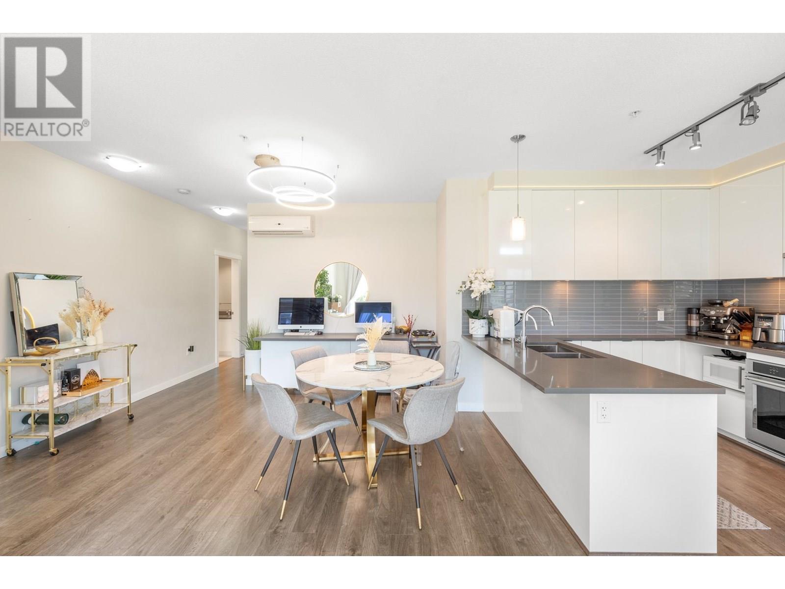 Photo 4 of 215 9388 Tomicki Avenue, Richmond BC