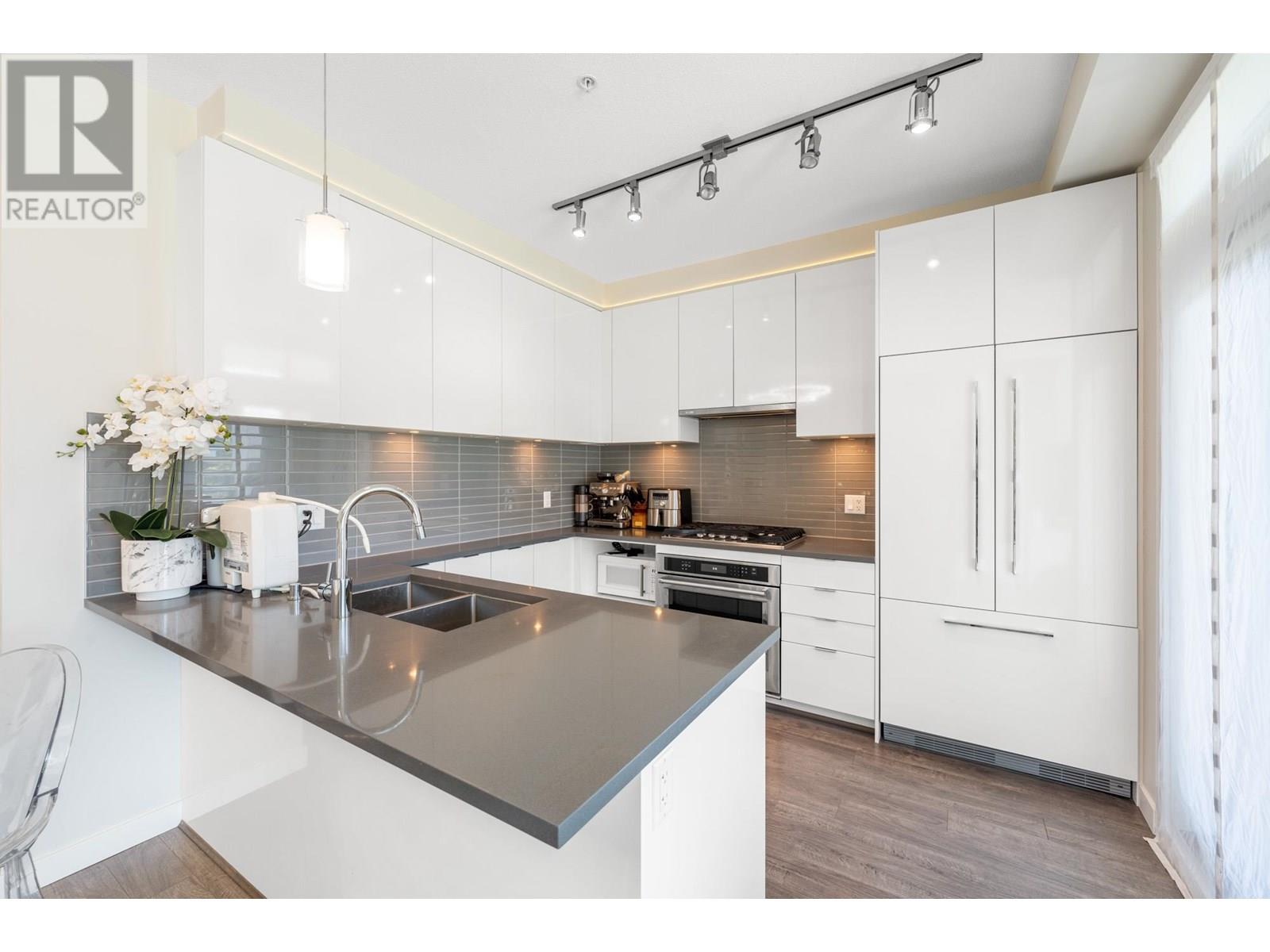 Photo 6 of 215 9388 Tomicki Avenue, Richmond BC