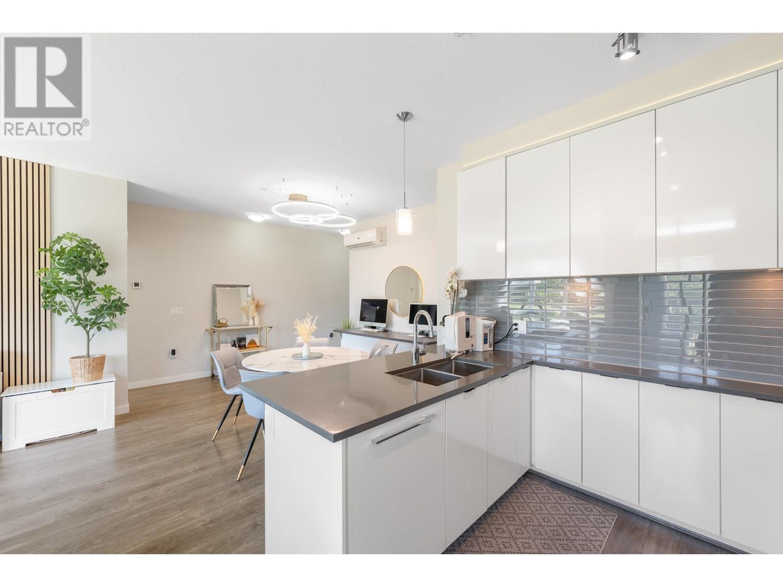 Photo 7 of 215 9388 Tomicki Avenue, Richmond BC