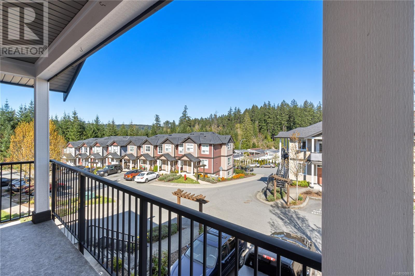 Photo 2 of 8 512 Jim Cram Dr, Ladysmith BC
