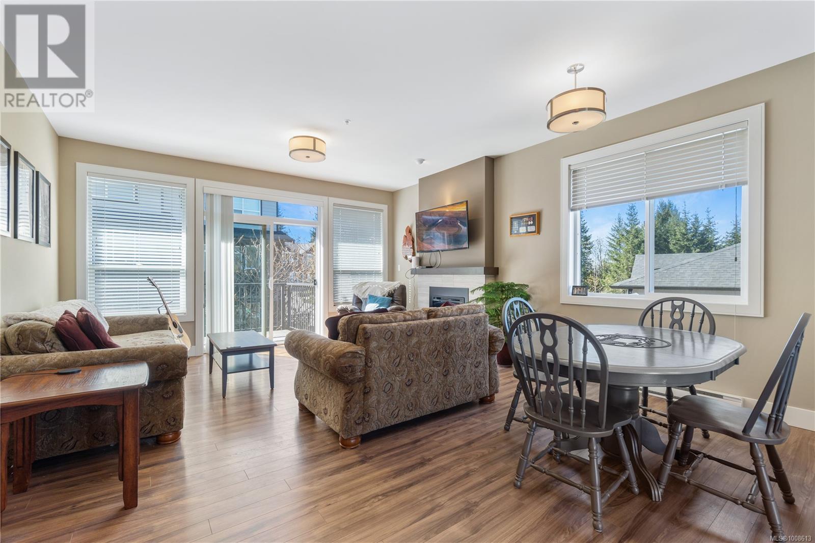 Photo 4 of 8 512 Jim Cram Dr, Ladysmith BC