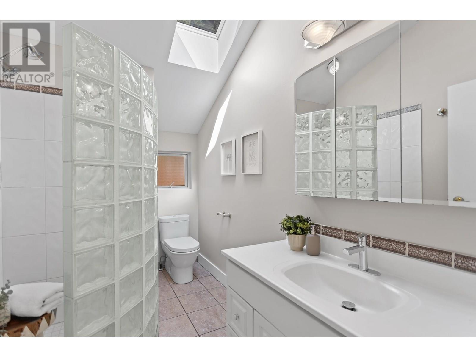 Photo 10 of 1232 W 21st Street, North Vancouver BC