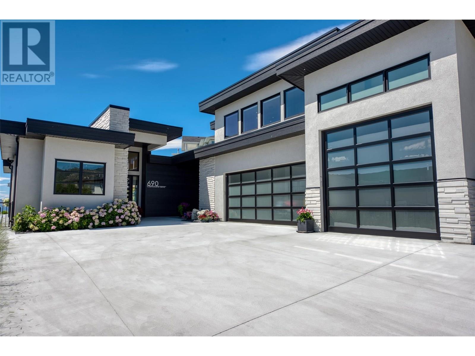  690 Carnoustie Drive, Kelowna