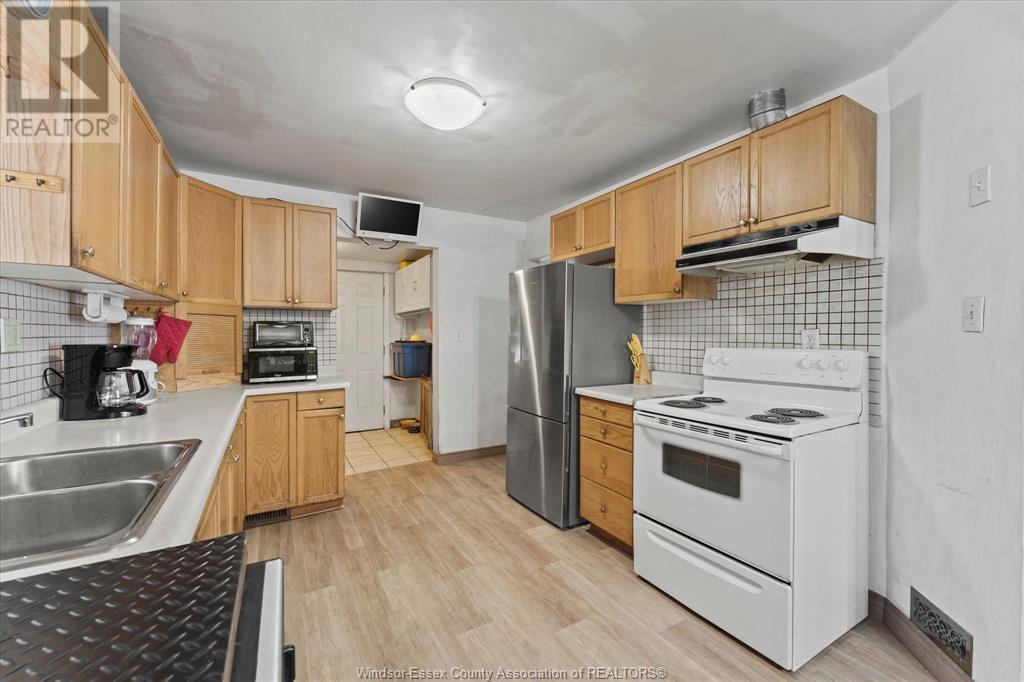 Photo 6 of 956 St Luke Road, Windsor ON