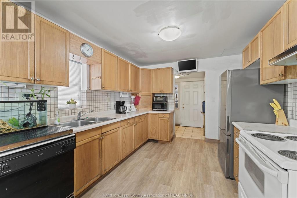 Photo 30 of 956 St Luke Road, Windsor ON