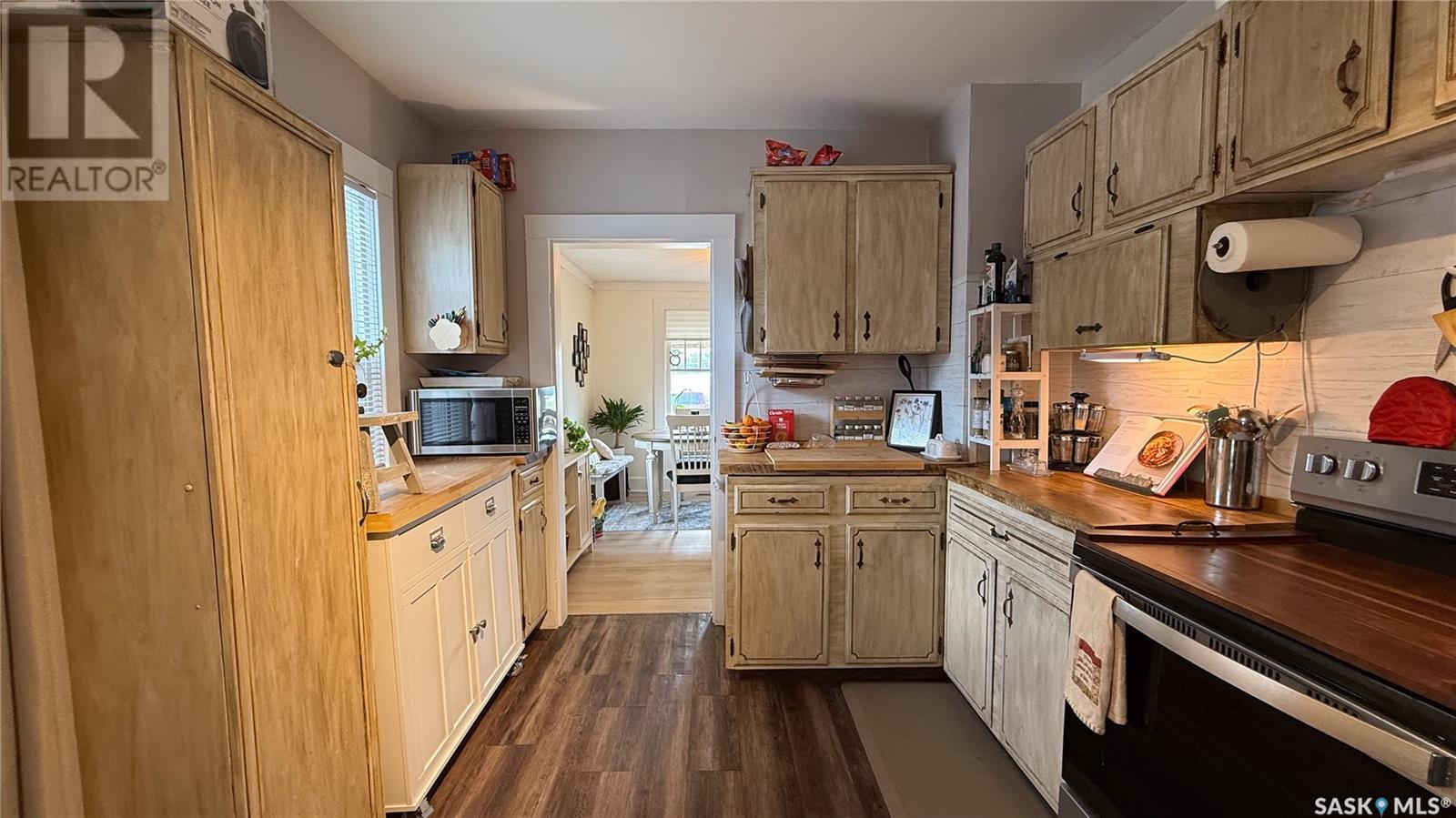 1832 101st STREET - Photo 5 of 20, North Battleford, Saskatchewan