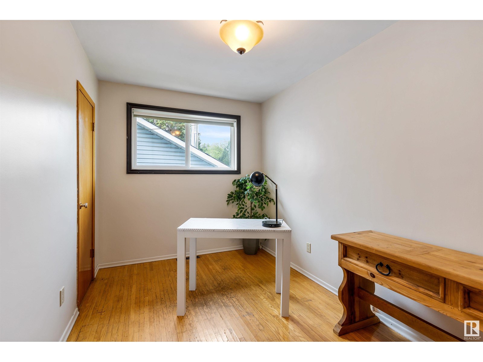 Single Family House Bungalow for Sale in  BELMONT DR St. Albert 