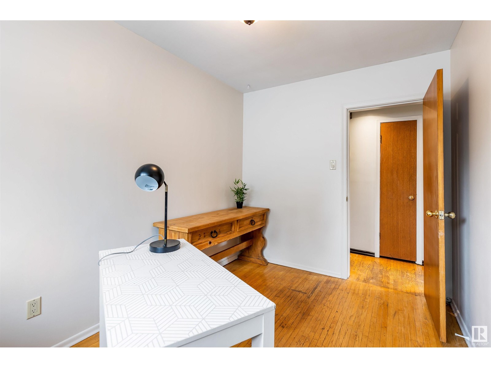 Single Family House Bungalow for Sale in  BELMONT DR St. Albert 