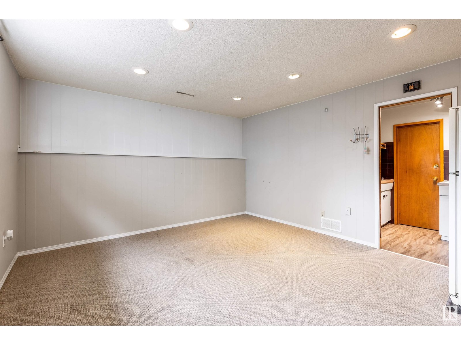 Single Family House Bungalow for Sale in  BELMONT DR St. Albert 