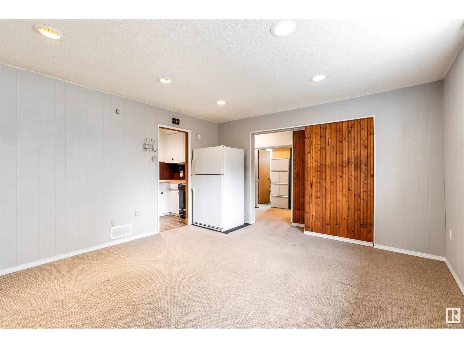 Single Family House Bungalow for Sale in  BELMONT DR St. Albert 