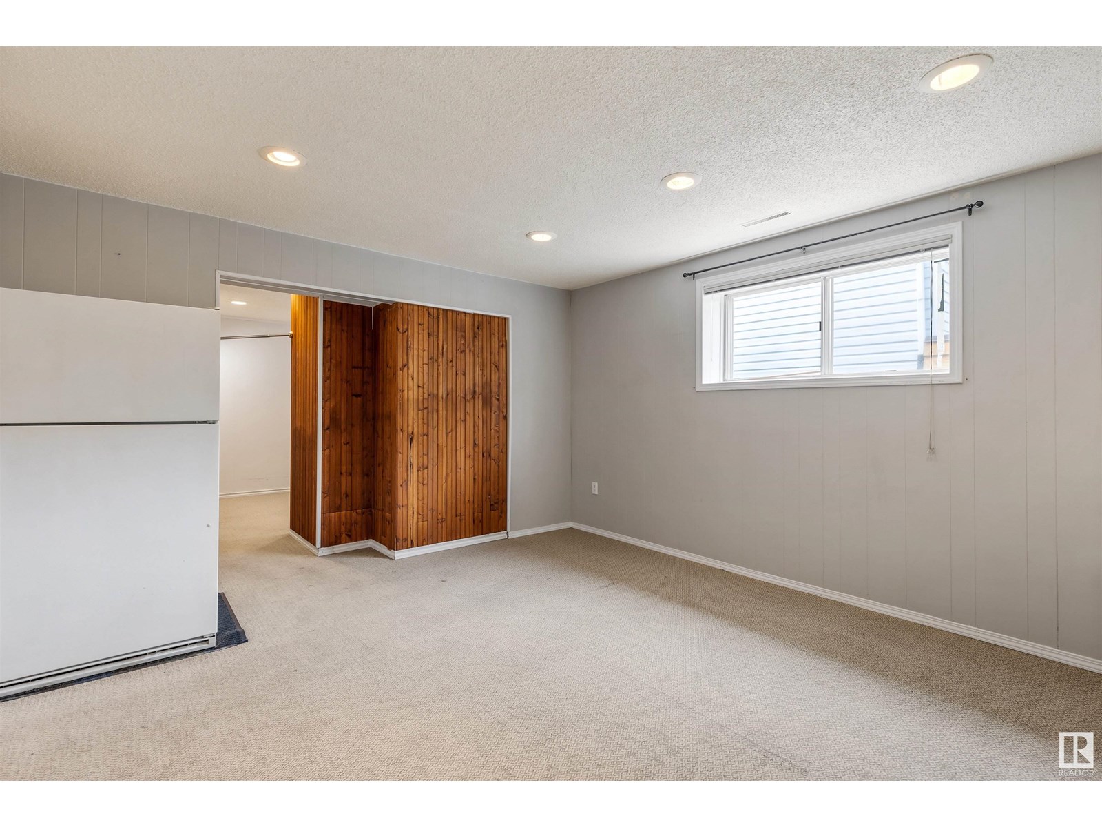 Single Family House Bungalow for Sale in  BELMONT DR St. Albert 
