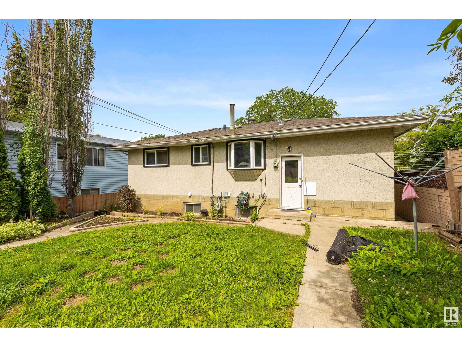 Single Family House Bungalow for Sale in  BELMONT DR St. Albert 