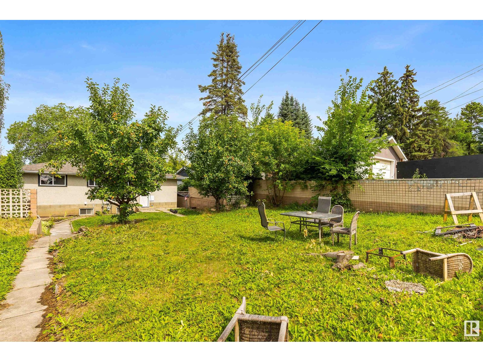 Single Family House Bungalow for Sale in  BELMONT DR St. Albert 