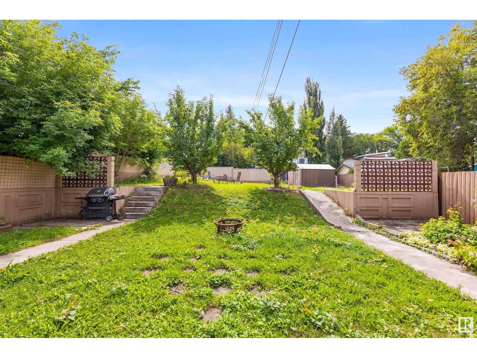 Single Family House Bungalow for Sale in  BELMONT DR St. Albert 