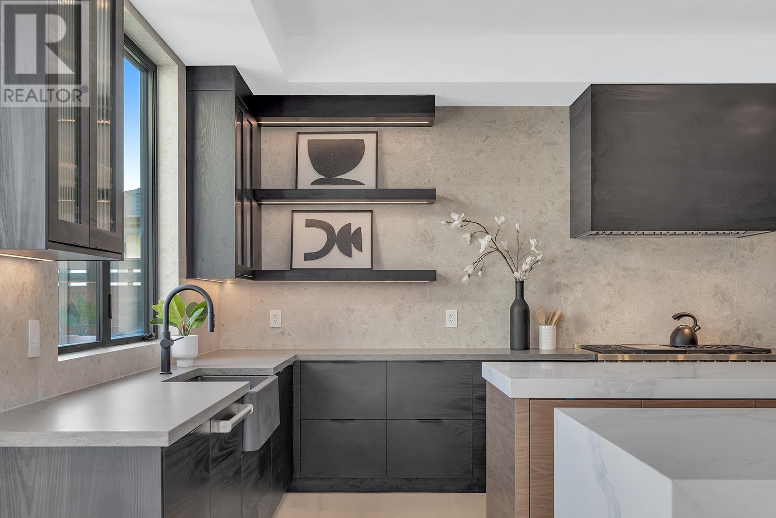 Photo 3 of 1523 Cabernet Way, Kelowna BC