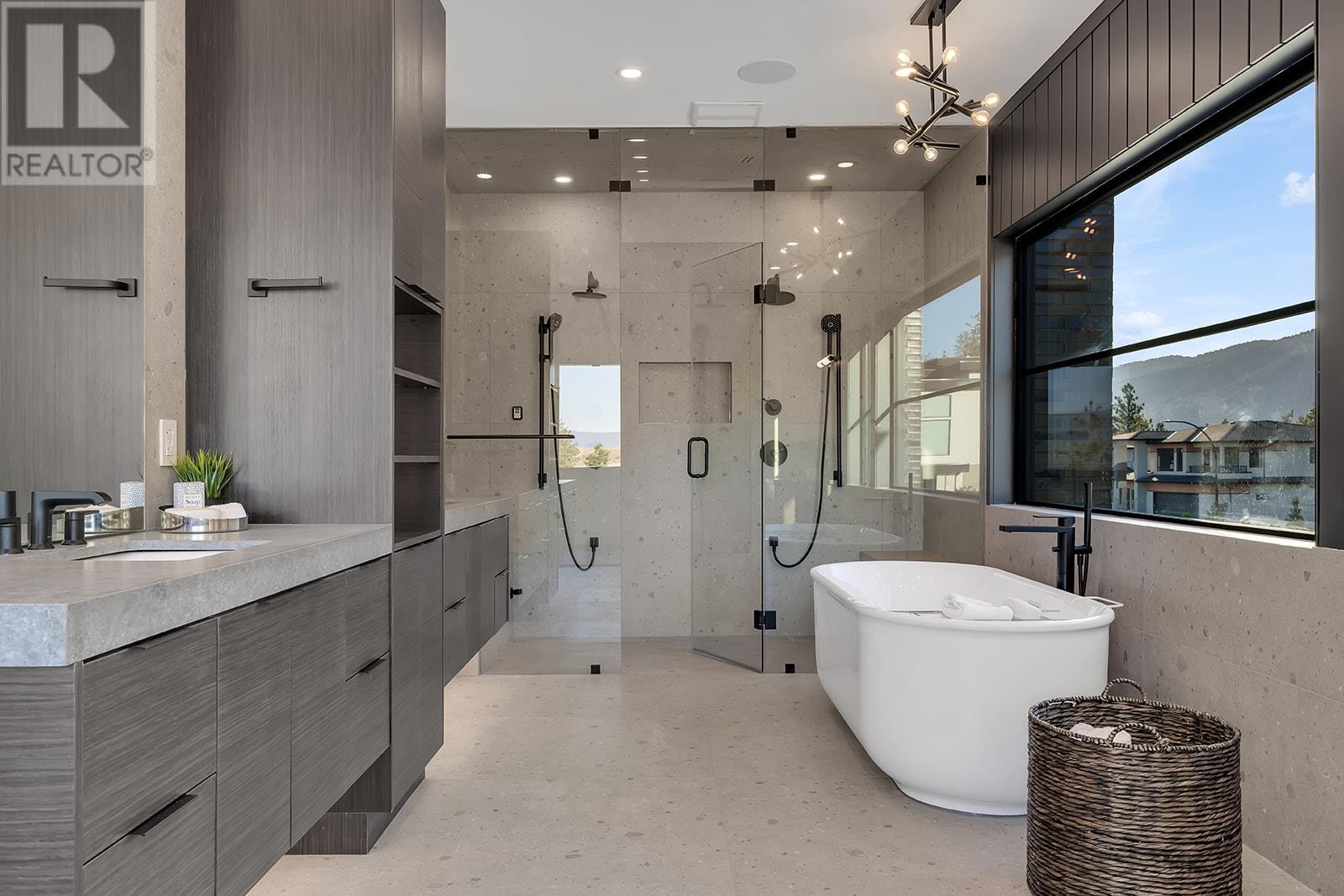 Photo 4 of 1523 Cabernet Way, Kelowna BC