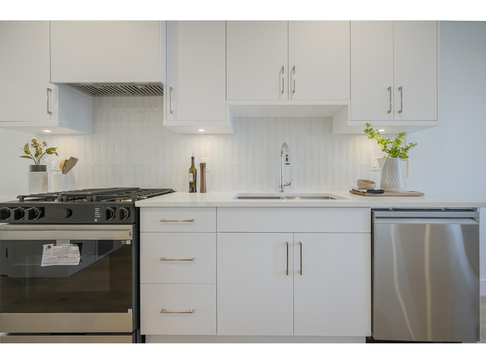 Photo 10 of 9 12770 105 Avenue, Surrey BC