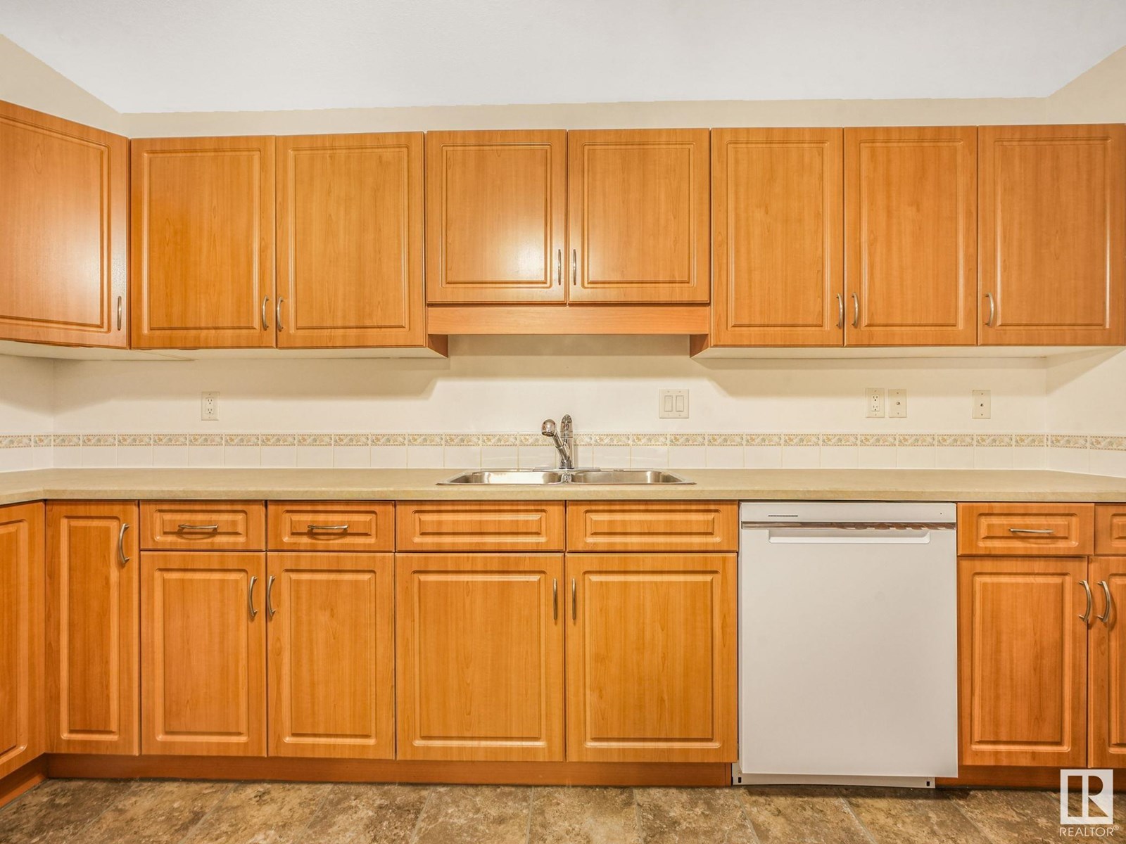 Photo 8 of 211 6220 Fulton Rd Nw, Edmonton AB