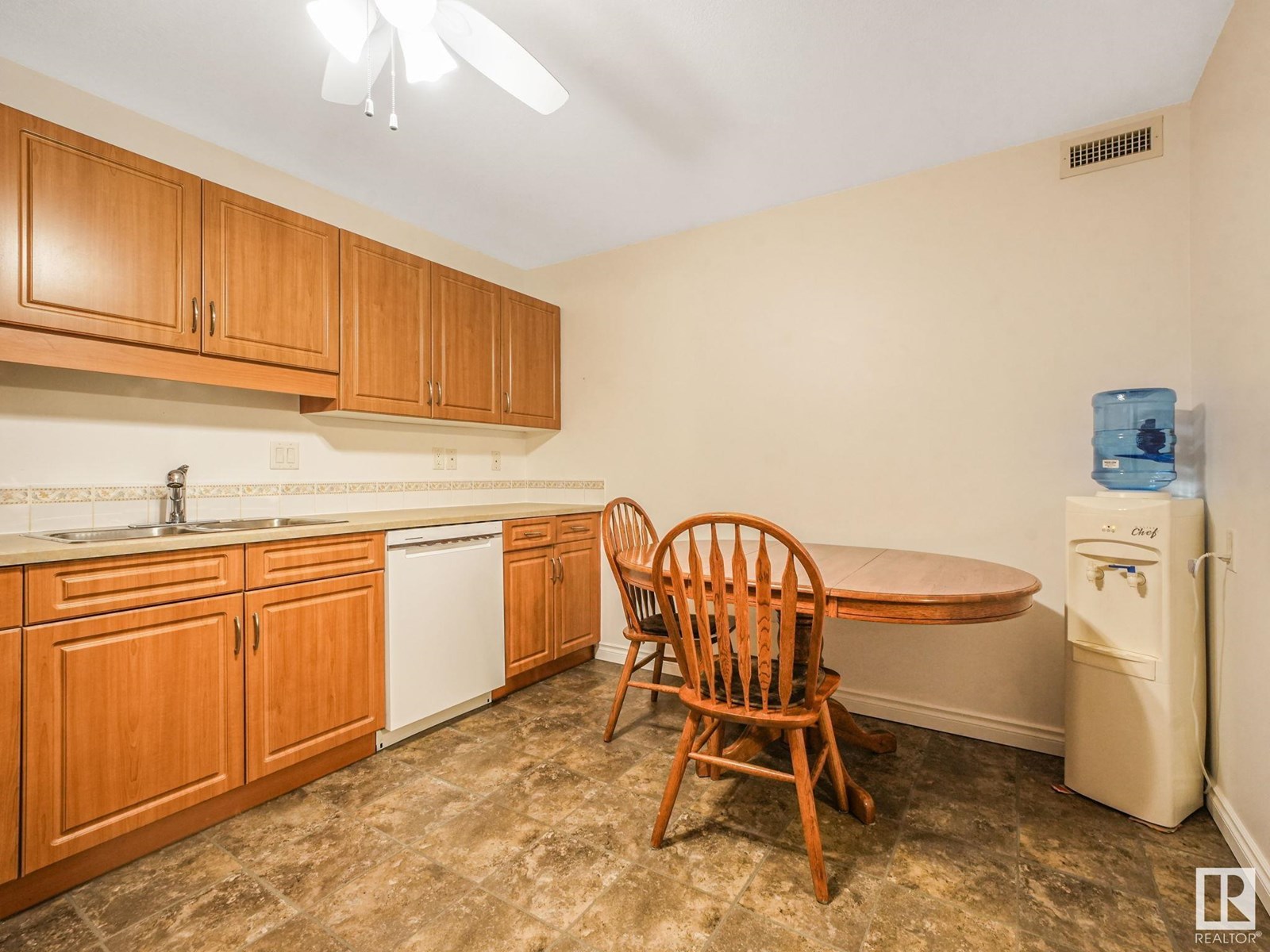 Photo 7 of 211 6220 Fulton Rd Nw, Edmonton AB