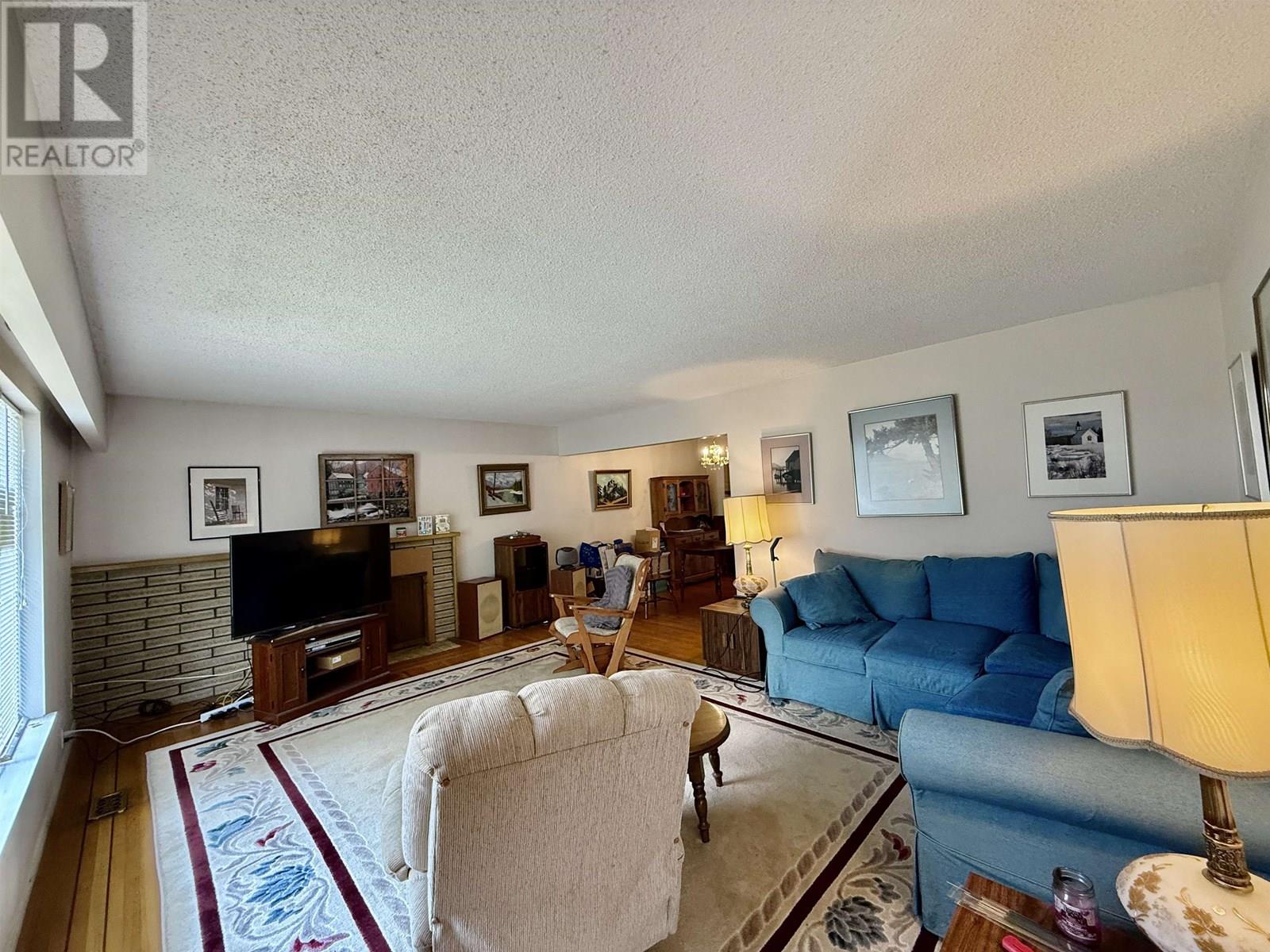 Photo 12 of 6391 Lougheed Highway, Burnaby BC