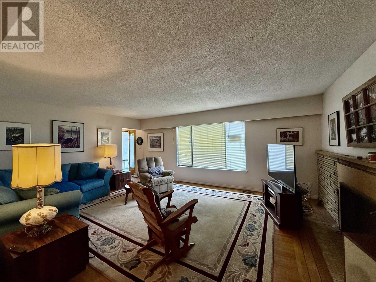 Photo 13 of 6391 Lougheed Highway, Burnaby BC