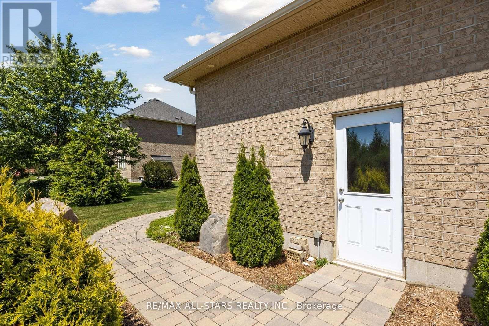 Photo 45 of 66 Stonesthrow Crescent, Uxbridge ON