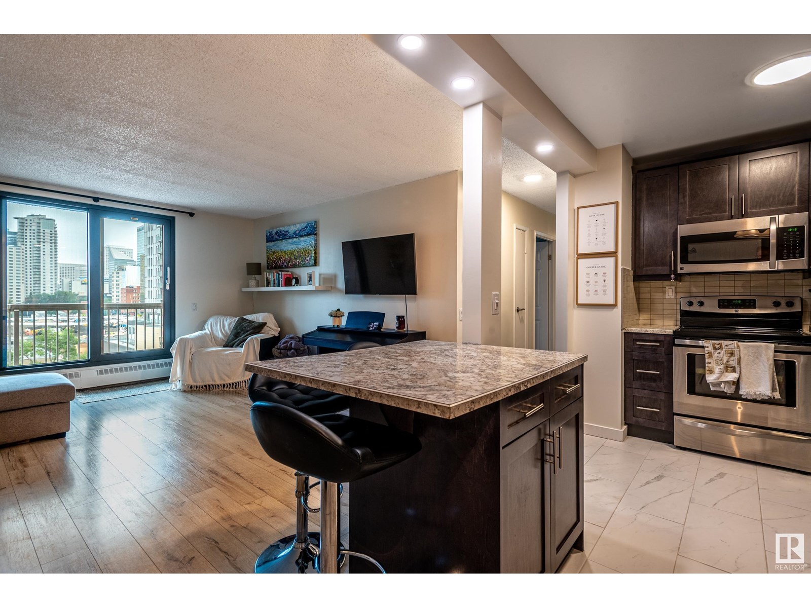 Photo 3 of 703 10145 109 St Nw, Edmonton AB