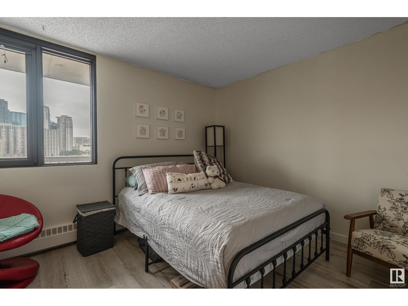Photo 14 of 703 10145 109 St Nw, Edmonton AB
