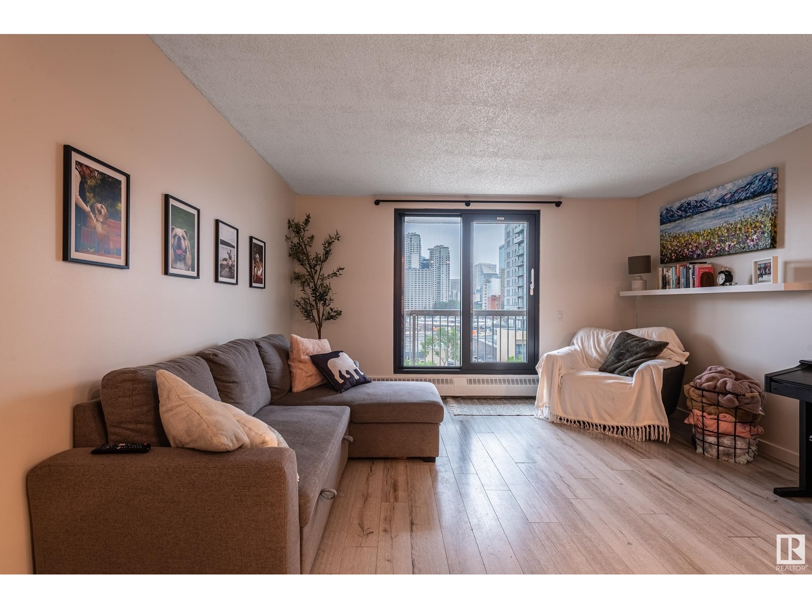 Photo 2 of 703 10145 109 St Nw, Edmonton AB