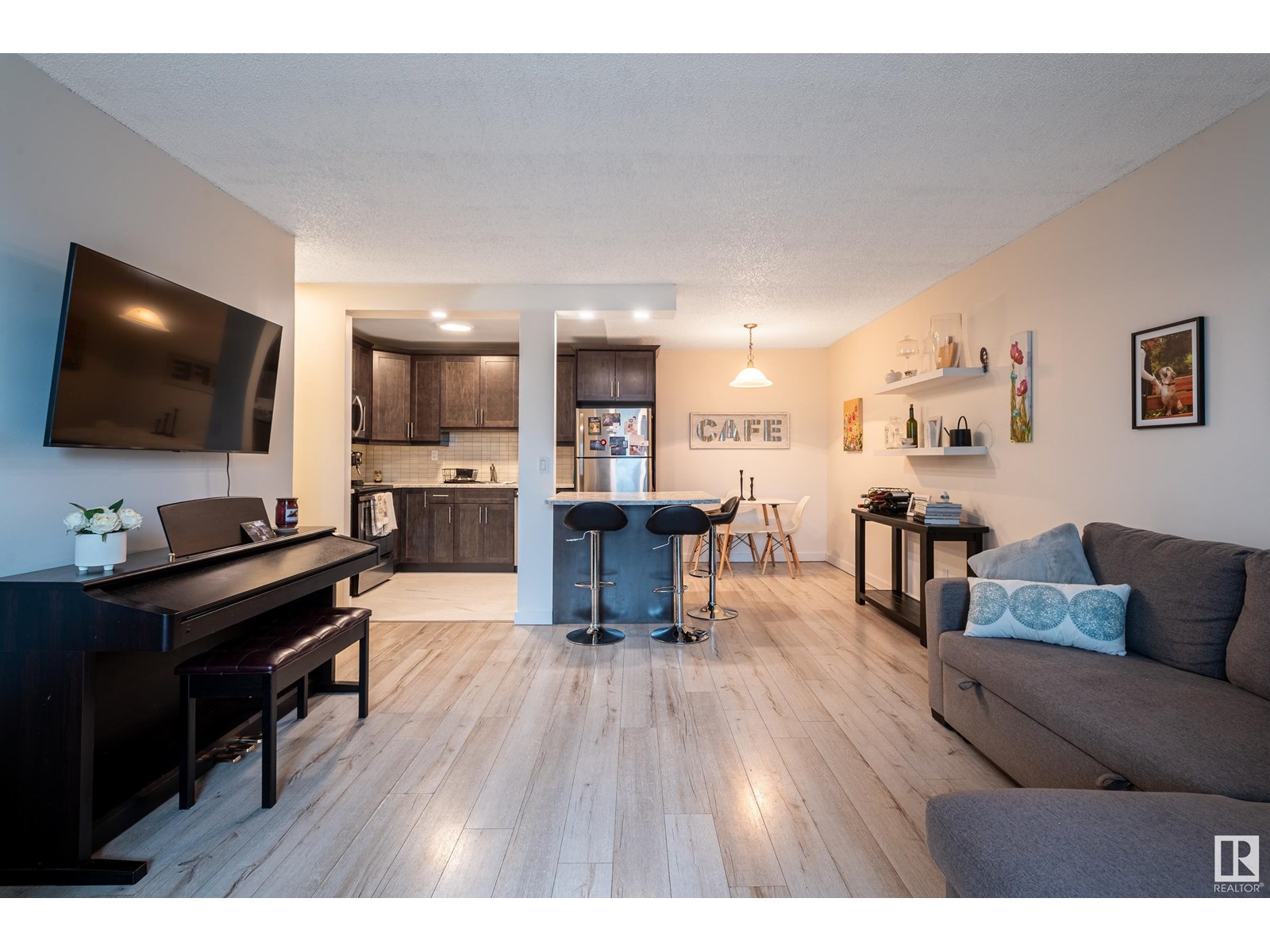 Photo 12 of 703 10145 109 St Nw, Edmonton AB