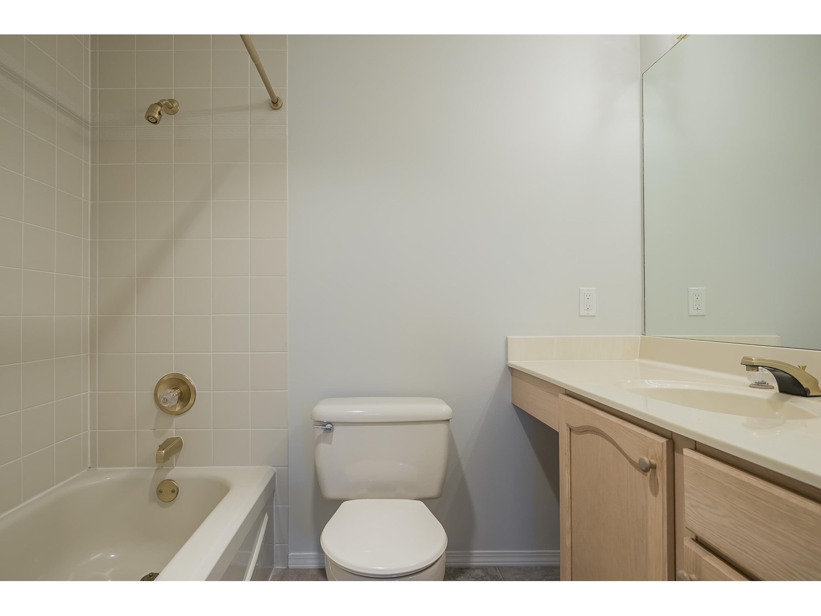 308 1220 FIR STREET, White Rock
