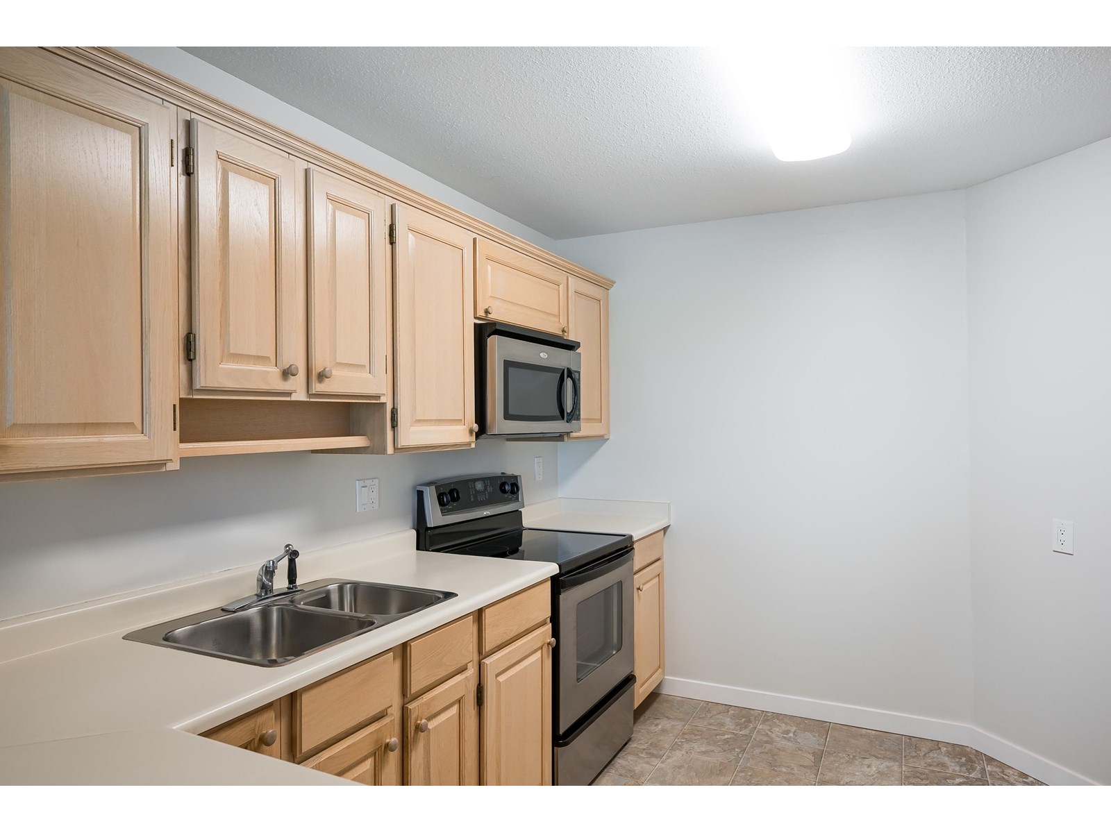 308 1220 FIR STREET, White Rock