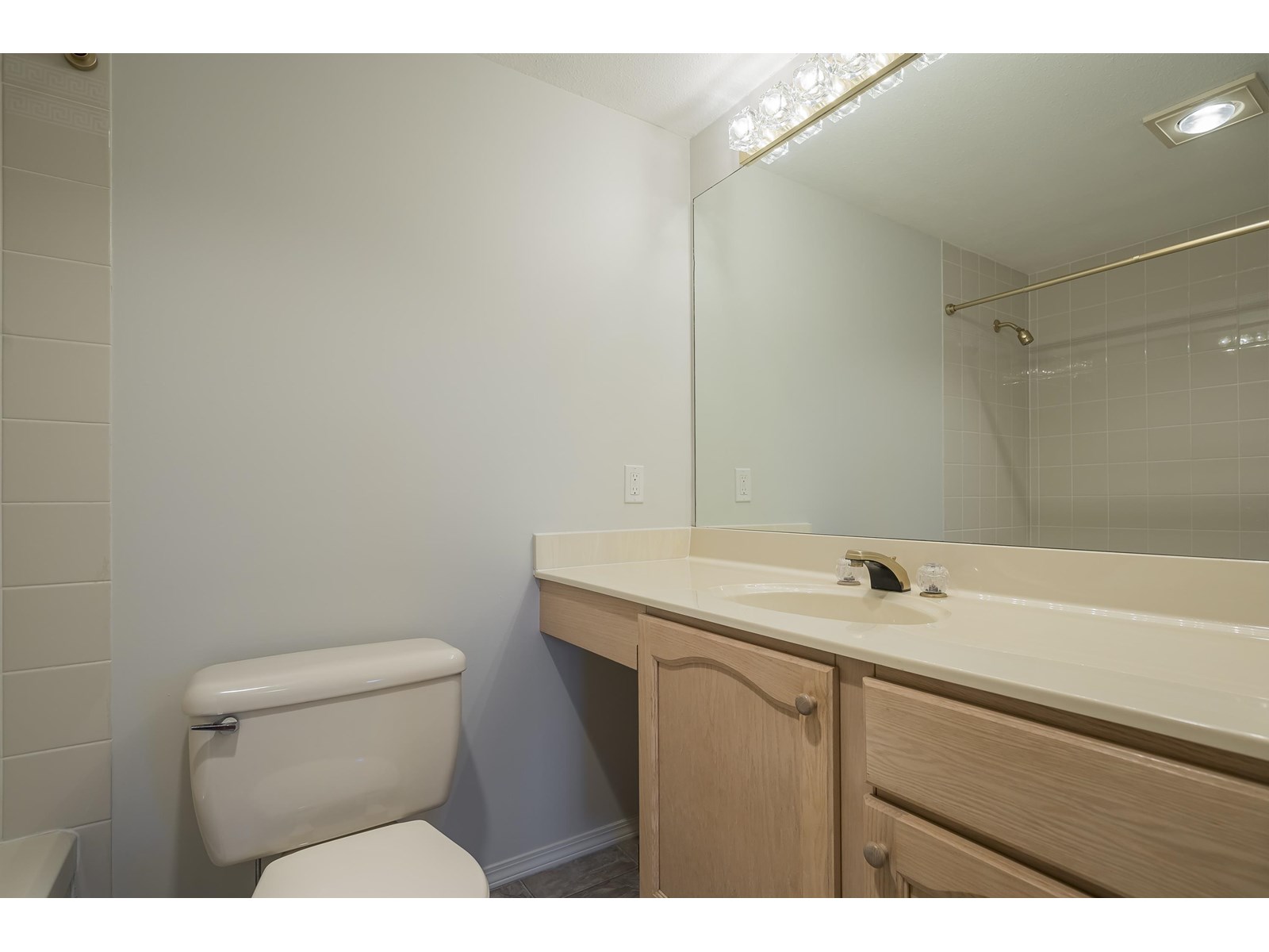 308 1220 FIR STREET, White Rock