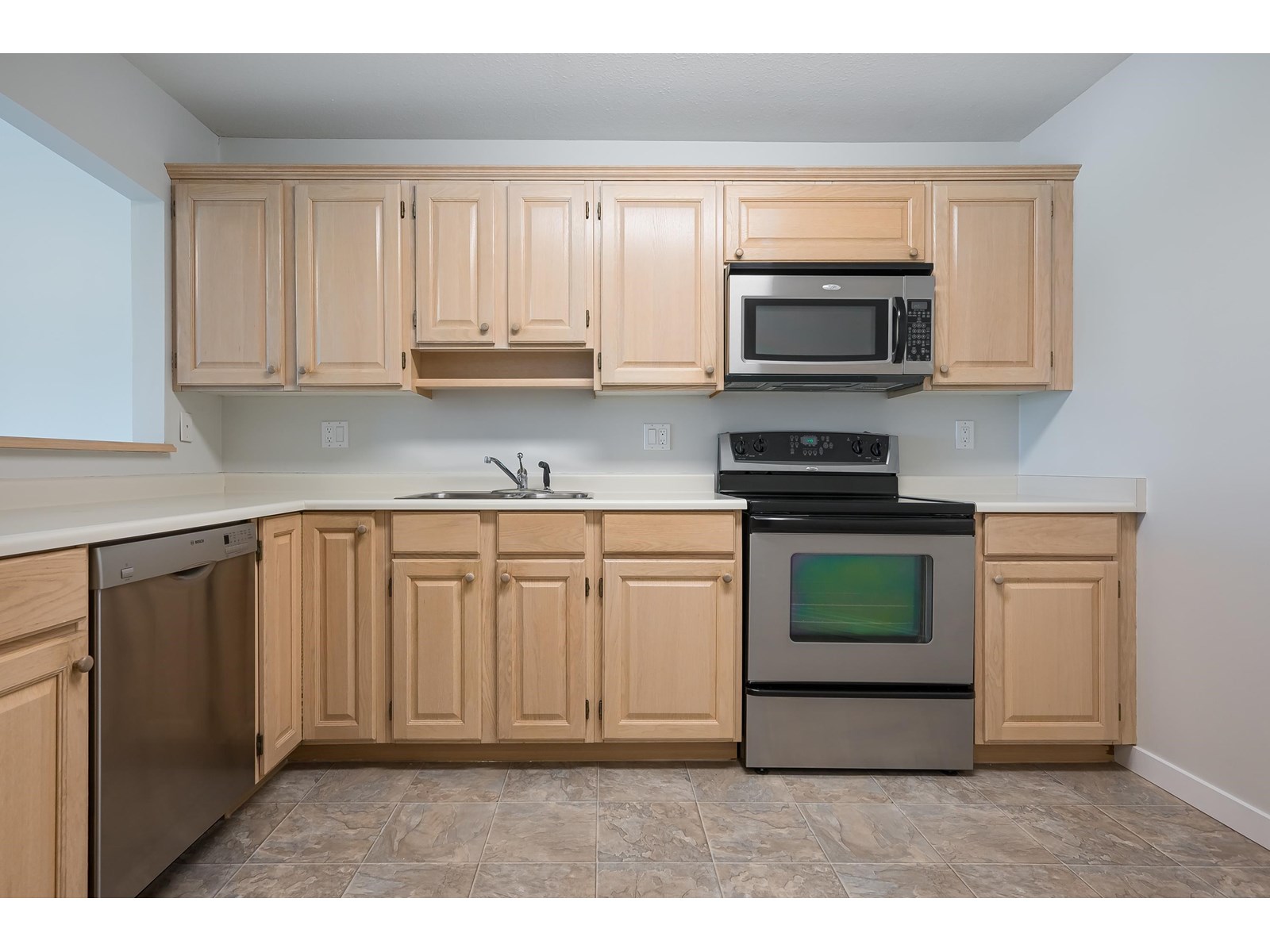 308 1220 FIR STREET, White Rock