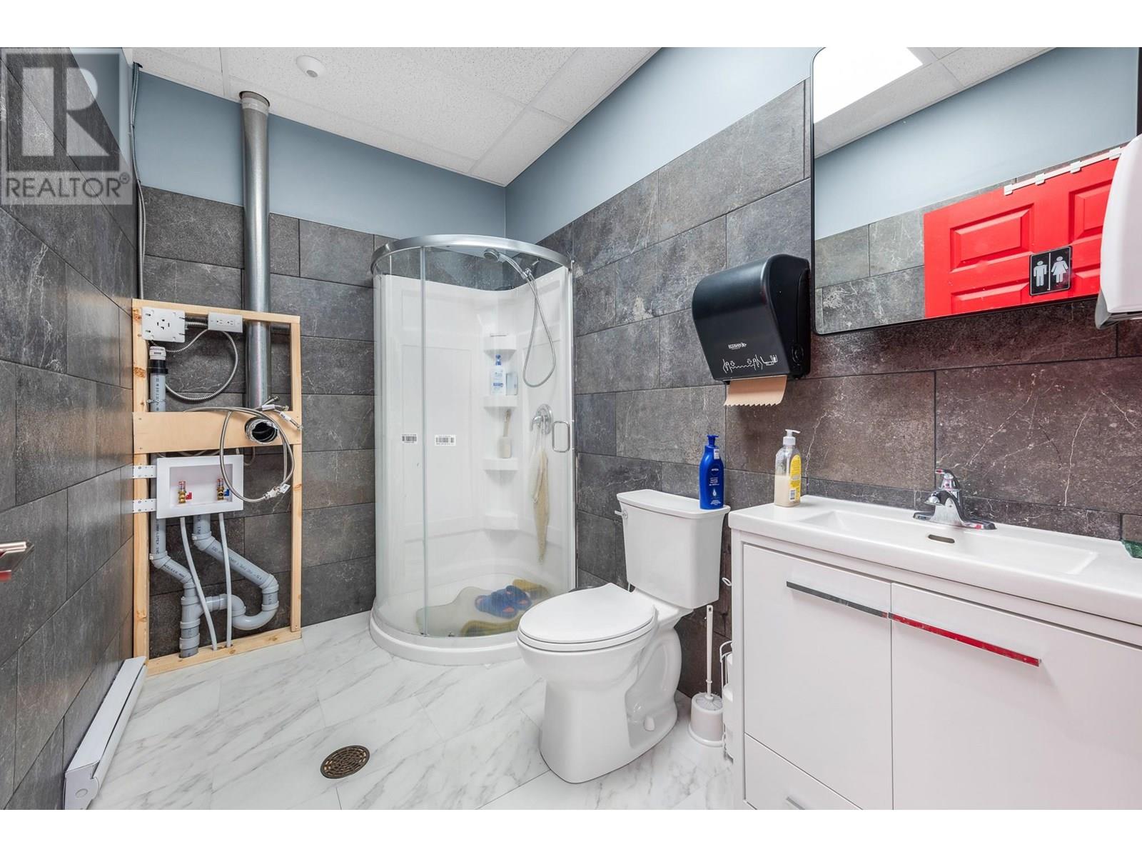Photo 10 of 3104 30 Avenue, Vernon BC