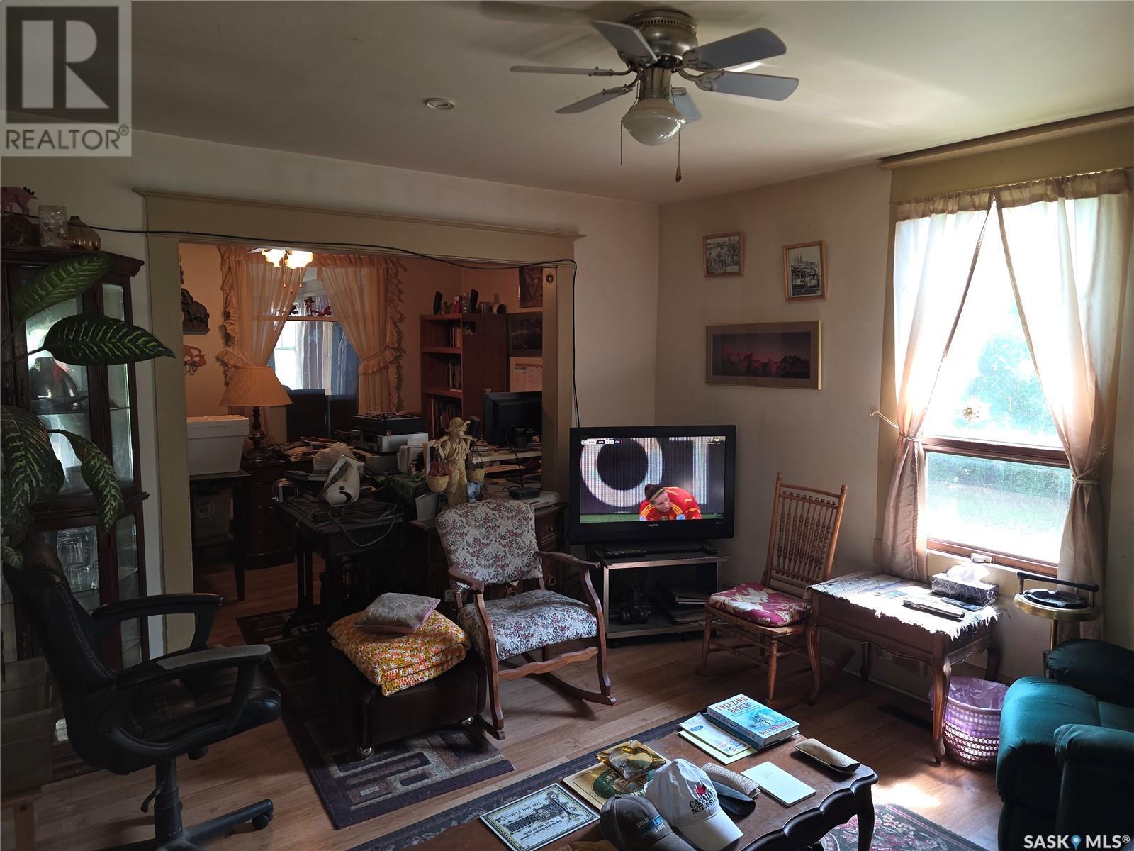 Photo 3 of 309 5th Street E, Wynyard SK