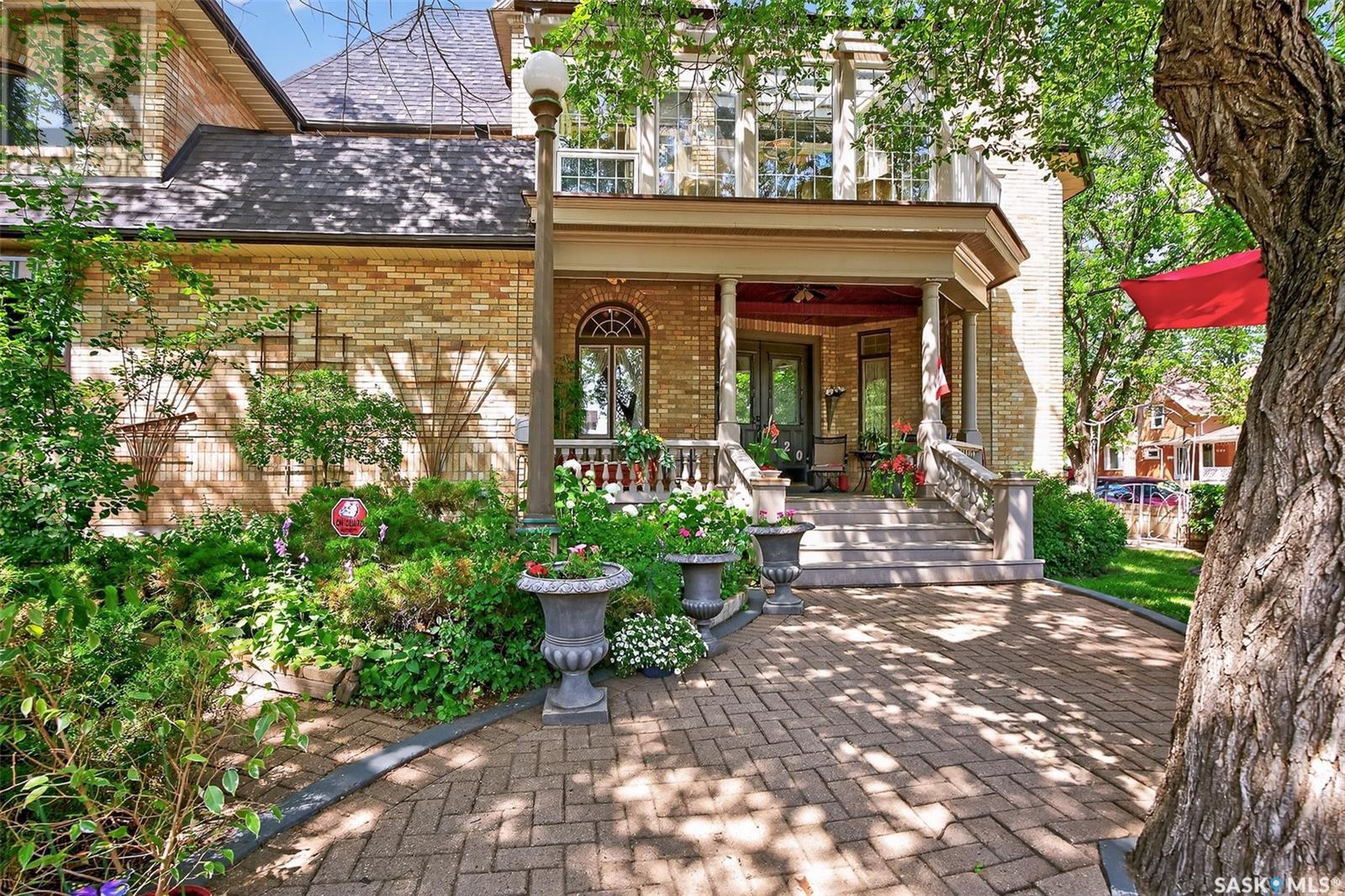 Photo 24 of 220 Hall Street W, Moose Jaw SK